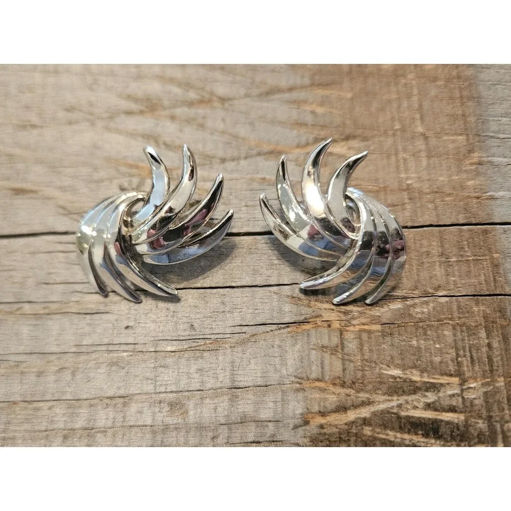 Silver Tone Clip On Earrings Abstract‎ Swirl Statement Jewelry